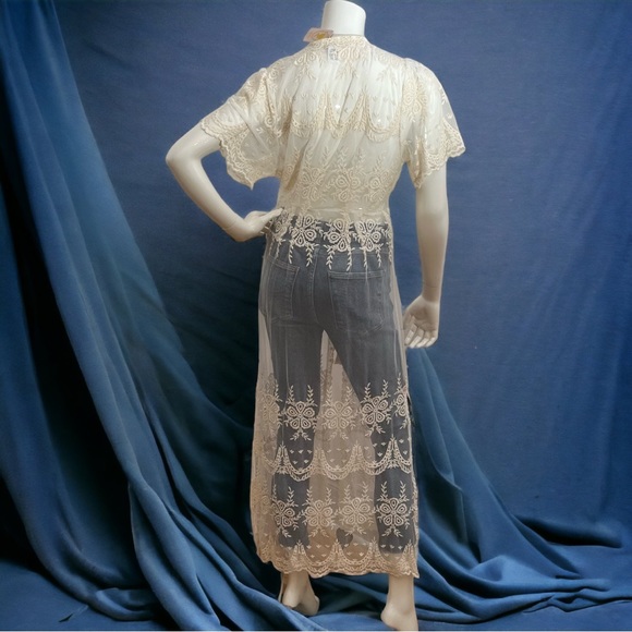 [M] MAIN STRIP Lace Tunic - Picture 5 of 13